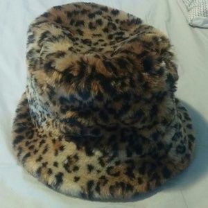 Reversable fleece lined faux fur har